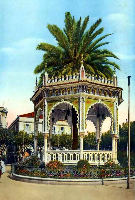Kiosque place d armes seul.jpg