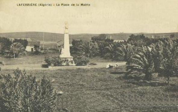 Fichier:Laferrière Place mairie.jpg