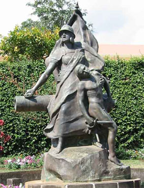 Fichier:Marengo Monument aux morts.jpg