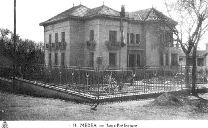 Fichier:Médéa Sous-Préfecture.jpg