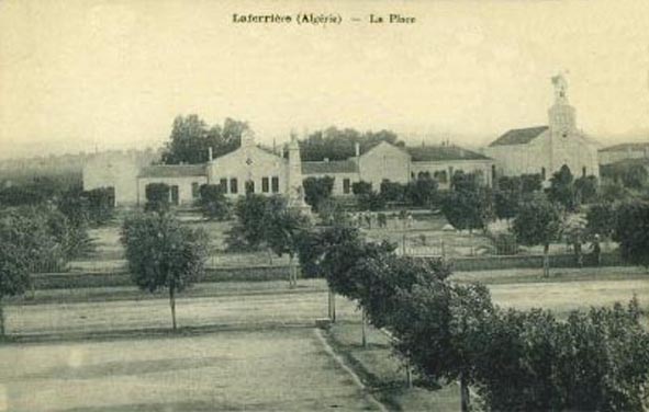 Fichier:Laferrière Place.jpg