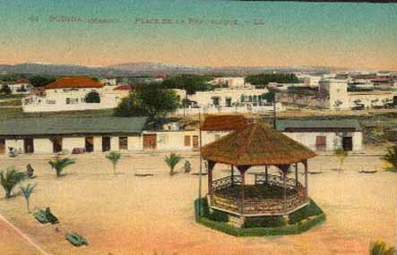 Fichier:Oujda Place Republique.jpg