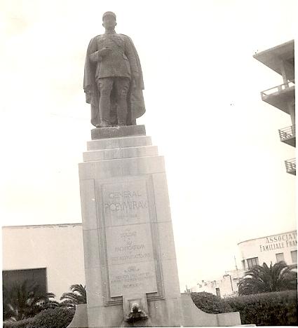Fichier:Meknés statue gal Peymirau.jpg