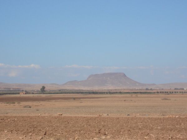 01 Djebel Menaouer Montagen carrée 07oct06.JPG