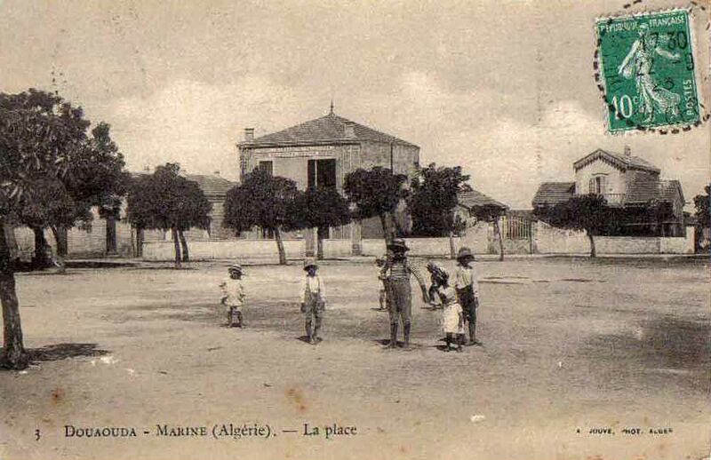 Fichier:Douaouda place.jpg