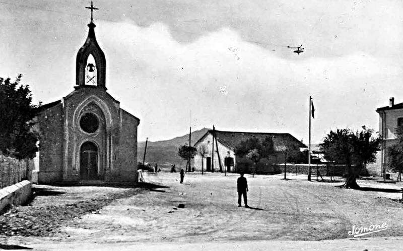 Fichier:Place eglise maillot.jpg
