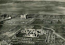 Lambese ruines avion.jpg