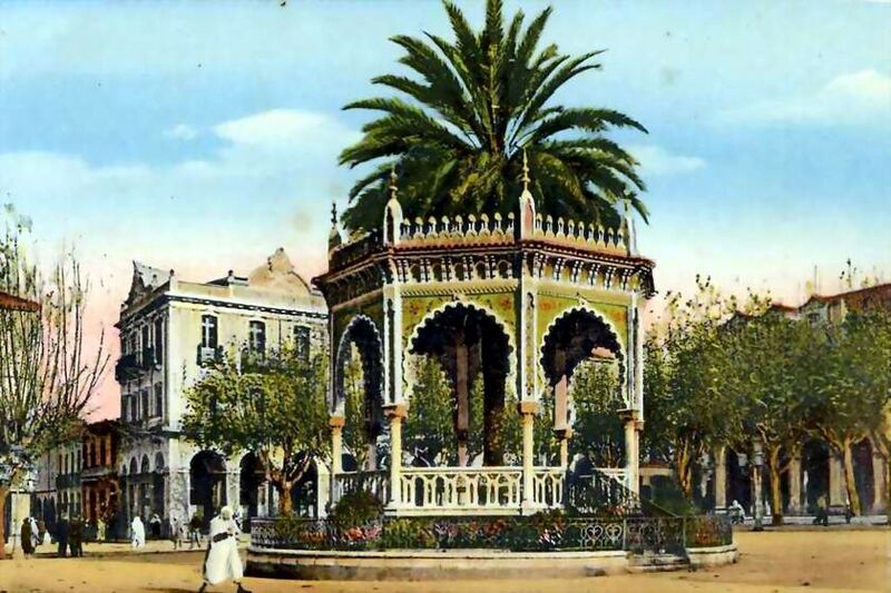 Fichier:Place d armes le kiosque.jpg