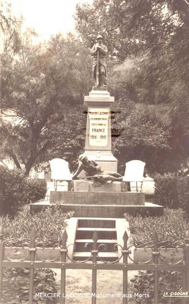 Fichier:Mercier Lacombe Monument aux morts.jpg