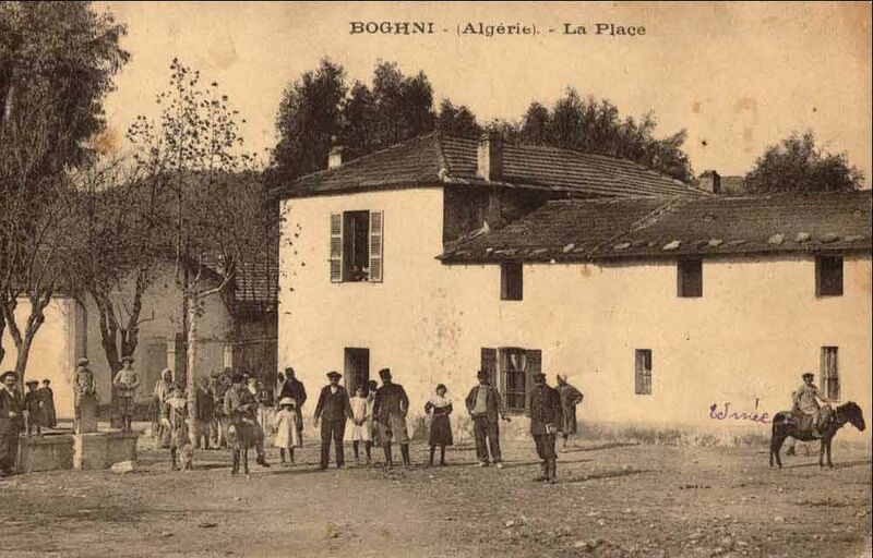 Fichier:Boghni place.jpg